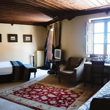 Szálloda Trikolonion Country Sztemníca