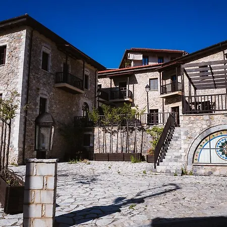 Trikolonion Country Sztemníca