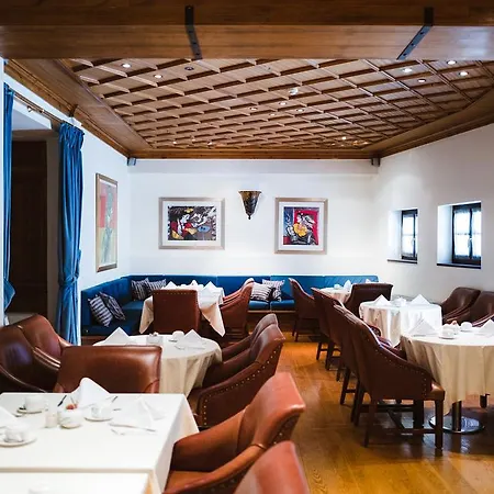 Trikolonion Country Szálloda Sztemníca