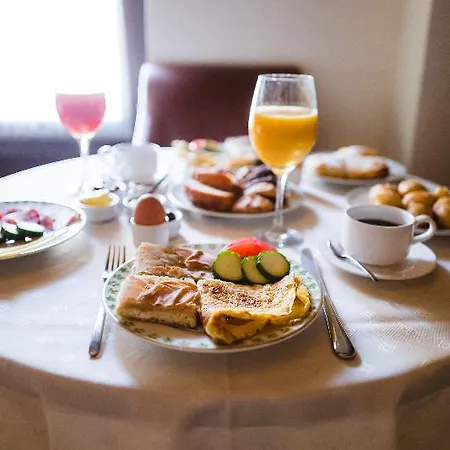 Trikolonion Country Szálloda 3*