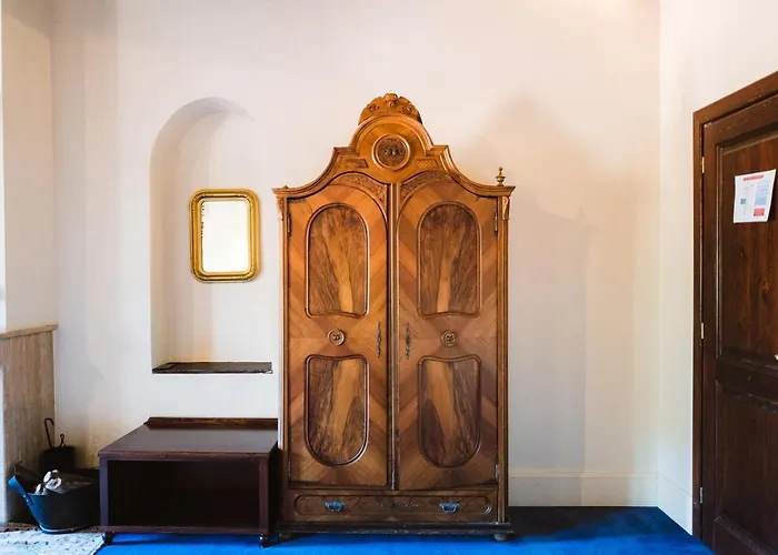 فندق Trikolonion Country