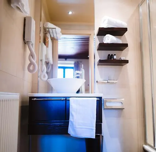 Trikolonion Country فندق