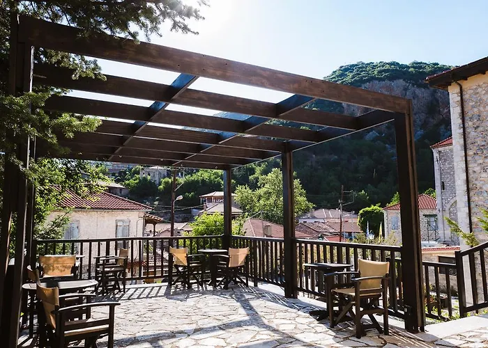 Trikolonion Country فندق 3*