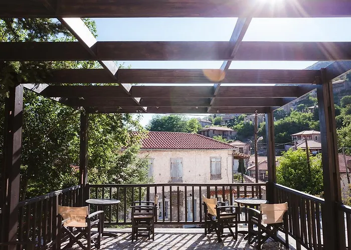 Hotel Trikolonion Country 3*